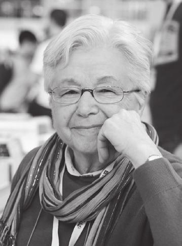 AYLA ÇINAROĞLU 1939 yılında Ankara da doğan Ayla Çınaroğlu, 1961 yılında Devlet Güzel Sanatlar Akademisi Grafik Sanatlar Bölümü nü tamamlayarak grafiker olarak çalışmaya başladı.