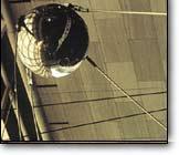UZAYA İLK ADIM:Sputnik-1 Sputnik-1, Dünya dan 224 km yukarıda, yaklaşık 58 cm çapında ve 83.