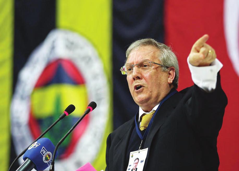 AZİZ BAŞKAN TRANSFER REKORU KIRDI 18 yıldan beri aralıksız olarak Fenerbahçe Kulübü nün başkanlığını yapan Aziz Yıldırım Fenerbahçe nin başarısı için büyük paralar harcadı.