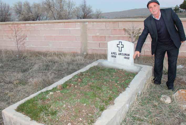SAYFA 2 SIYAH MAVI KIRMIZI SARI 26 Aralık 2014 Cuma Ermeni mezarlığının bakımını da yapıyorlar Ermeni vatandaşlarla ezeli dost olduklarını söyleyen Köy muhtarı Yalçın, "Temizlik, bakım, onarım gibi