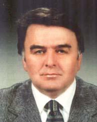 1975 yılında Ankara Devlet Mühendislik ve Mimarlık Akademisi İnşaat Bölümü nden mezun oldu. DSİ Trabzon 22. Bölge Müdürlüğüne bağlı Artvin 222. Şubede başmühendis olarak görev yaptı.