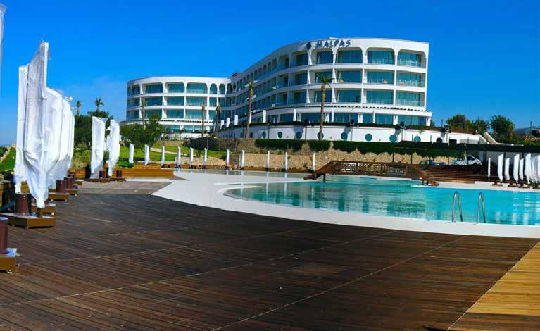 Malpas Hotel Merit Cyprus Gardens Holiday Village Çatalköy mevkiinde olup, Ercan Havalimanı na 22 km, şehir merkezine 7 km uzaklıkta yer almaktadır.