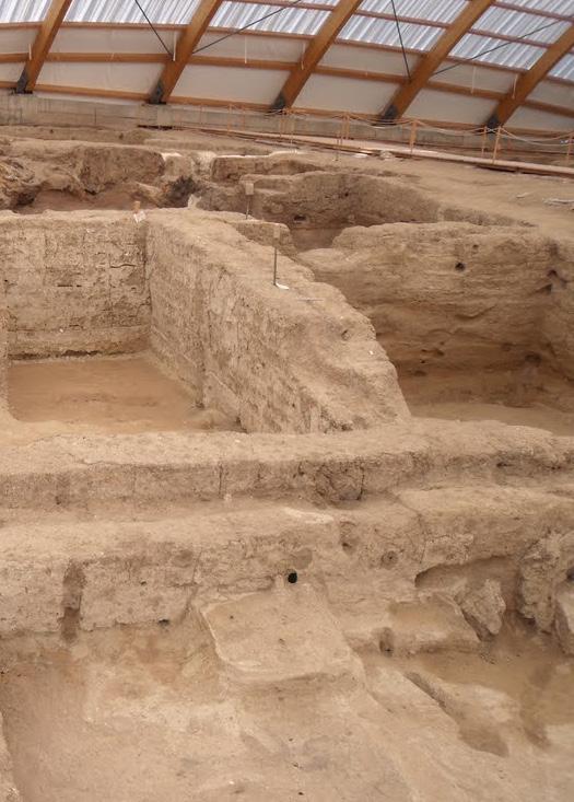 Batı Höyüğü ise M.Ö. 6.200 ve 5.200 yılları arasına tarihlenen Kalkolitik Döneme ait kültürel özellikler göstermektedir.