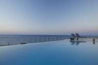 2017 Esentepe, Girne'de denize sıfır, plajlı 4 odalı villa 550.