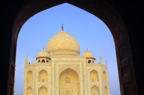 Tac Mahal DOKUZUNCU GÜN: 06 Mart 2018 Salı Agra Delhi (K, -, A) ve otelden çıkış Akshardam Tapınağı Agra Kalesi ziyareti Gün batımından Taj Mahal ziyareti Otele transfer Otelde akşam yemeği Delhi ye