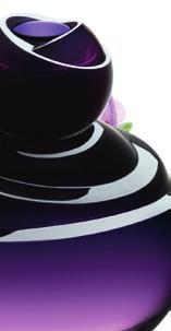 Royal Velvet Sıkılaştırıcı Gündüz Kremi SPF 15 Siyah iris özleri ile zenginleştirilmiş yeni, gelişmiş formül.