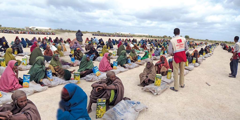 SOMALİ 25 yıldan bu yana iç savaş ve kriz sebebiyle zor şartların yaşandığı Somali ye, insani yardımdan eğitime, camilerin tadilat ve tefrişatından su kuyularının açılmasına kadar farklı