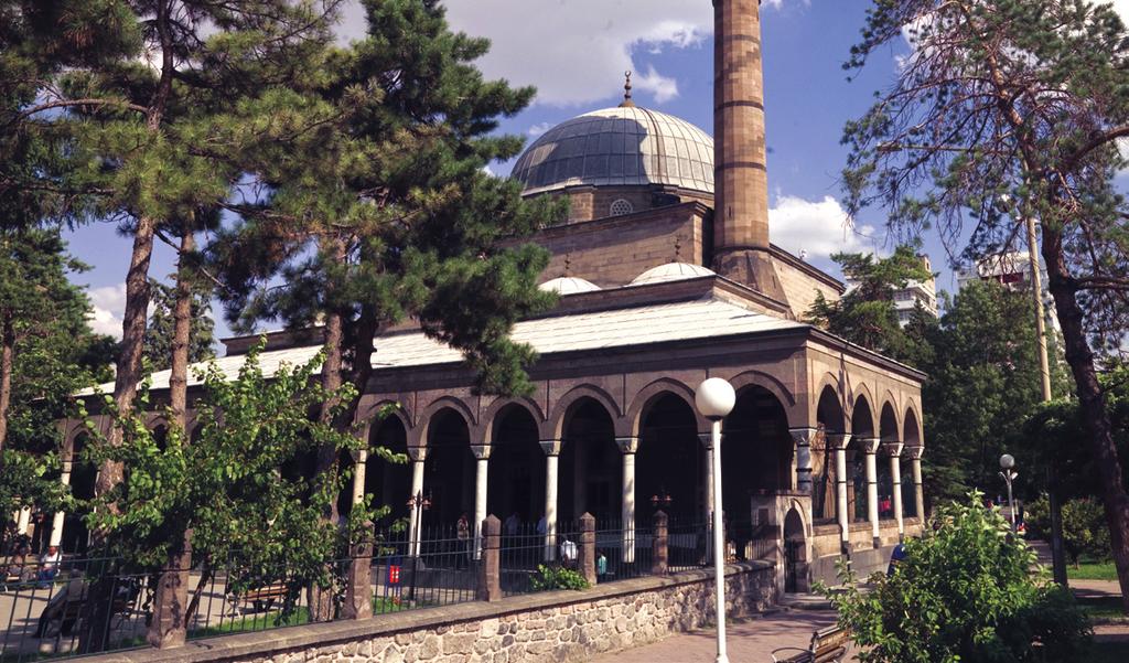 M emleketi Kayseri olan Mimar Sinan ın 1573 yılında inşa ettirdiği ve asıl adı Hacı Ahmet Paşa Camisi olan bu