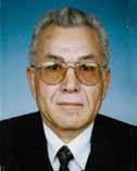 1972 yılında İstanbul Devlet Mimarlık ve Mühendislik Akademisi İnşaat Bölümü nden mezun oldu. 1972-1980 yılları arasında serbest inşaat mühendisi olarak plan ve proje hazırladı.