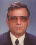 İsa Çuhadar 1948 yılında İtalya da doğdu. 1972 yılında Yıldız Teknik Üniversitesi İnşaat Mühendisliği Bölümü nden mezun oldu. 1972-1973 yılları arasında Bursa İl İmar Müdürlüğü nde çalıştı.