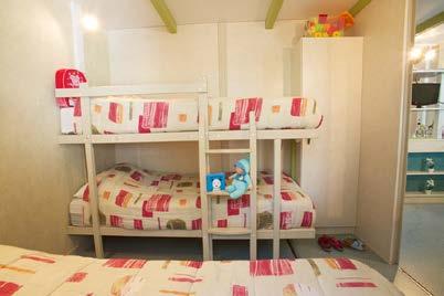 4 yıldızlı kamp merkezinde 4-5 kişilik bungalowlarda full pansiyon olarak kalacak ve Camping Cieloverde ye ait spor tesislerini ve sahili