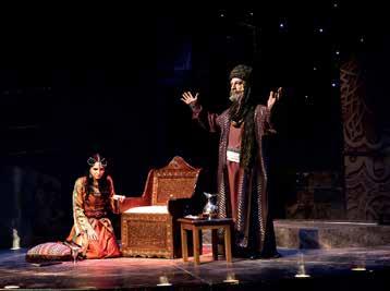 Yetişkin Tiyatroları Ücretsiz Yetişkin Tiyatrosu Tiyatral Sanatlar Akademisi Vakfı Alamut Hasan Sabbah gençliğinden itibaren kendini aklındaki soruların cevabını bulmaya adamış hırslı, bencil biridir.