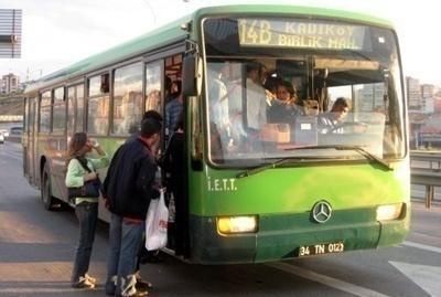 İndirme, Bindirme ve Kapıların Açılması Kuralları Aksine bir işaret bulunmadıkça araç sürücüleri; Araçlarını, gidiş yönüne göre yolun en sağ kenarında durdurarak, yolcularını sağ taraftan indirmek ve