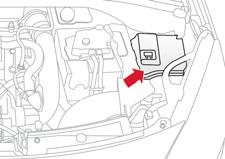 213 Pratik bilgiler Motor bölümü sigortaları Sigorta kutusu motor bölümünde (sol taraf) akünün yakınına yerleştirilmiştir.