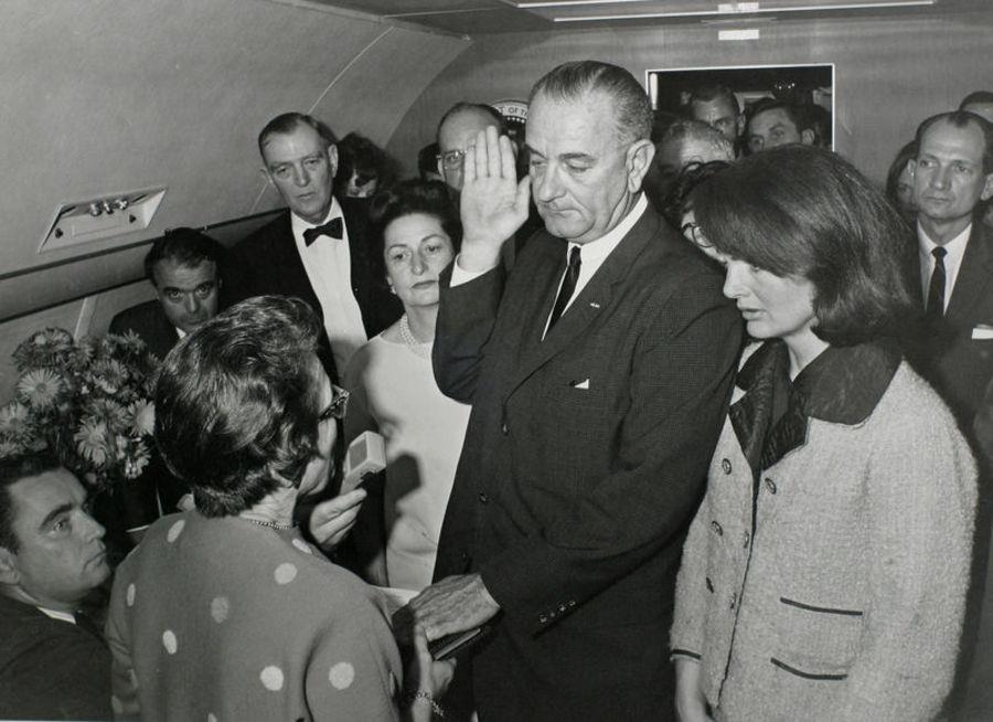 John F. Kennedy'nin öldürülmesinin ardından Beyaz Saray'daki koltuğu devralan Lyndon B.