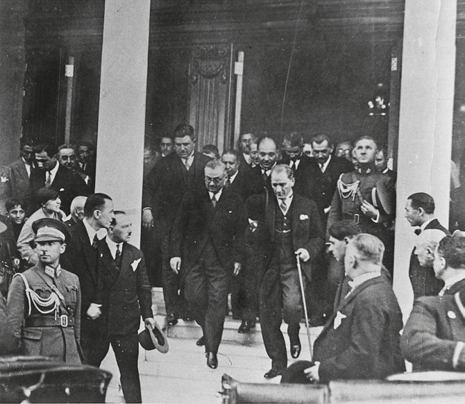 1924 yılında açılan ikinci şube daha sonra Yenicami Şubesi adını alacak olan İstanbul Şubesi dir. İstanbul da bir şube açılması, Banka resmen kurulmadan kararlaştırıldı ve kamuoyuna duyuruldu.