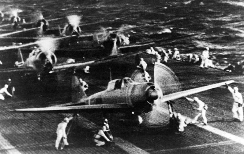 Fakat Japon İmparatorluk Donanması, dört uçak gemisinin Midway Muharebesi nde kaybedilmesi nedeniyle hiçbir zaman başlangıçtaki gücünü yakalayamadı.