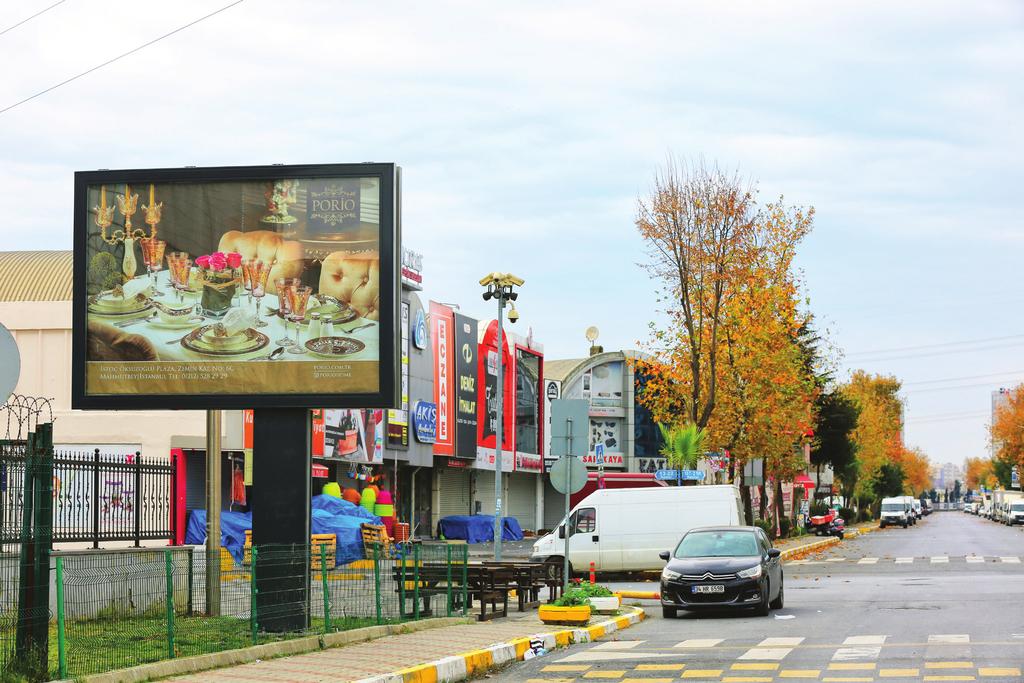 MEGALIGHT 07 MEGALIGHT lar İstoç un en yoğun noktalarına yerleştirilmiş olup büyük ebatları ve gösterişli yapıları ile dikkat çekici reklam alanlarıdır.