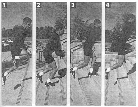 50 15. Değişimli Basamak Sıçraması Tanım: Sıçramada zemine düşüşteki etkiyi azaltmak için uygun bir çalışmadır. Hareket Sıralaması: Sprintte başlangıç pozisyondaki gibi durulur.