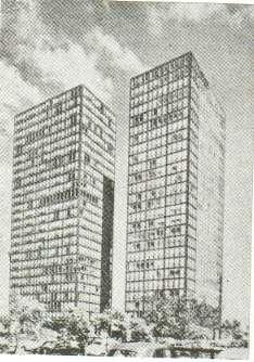 Mies van der Rohe cam ve çelikten yüksek ev (Turani, 1997: 640) Resim 1 de malzeme olarak cam ve