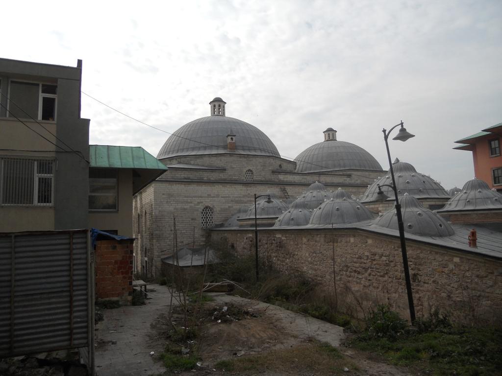 Kütüphane ile hamam