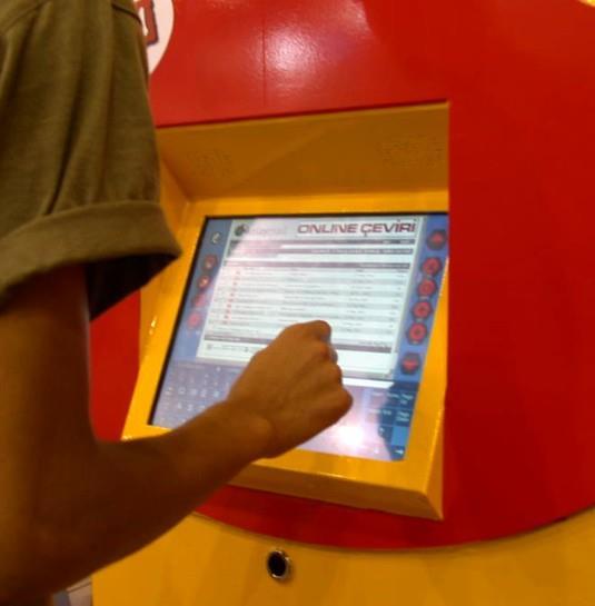 ÇEVRE BİRİMLERİ Kiosk sistemlerinin temelinde dokunmatik ekran vardır.