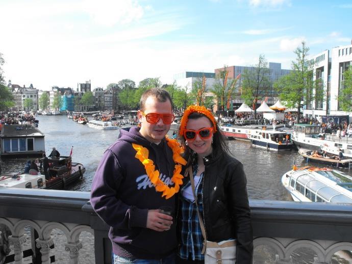 Bir milyona yakın kişinin Amsterdam a akın ettiği bu özel günde, freemarket (ikinci el pazarlar), konserler, turuncu kanal gezileri ve King s Night ile şehir rengârenk bir atmosfere bürünüyor. Do!