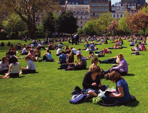 Londra nın simgelerinden Big Ben, Westminster Sarayı nın yanında bulunmaktadır ve 96.2 metre uzunluğundadır. www.omegaegitim.com.