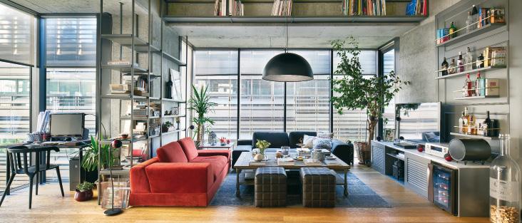 İstanbul un loft stilindeki rezidans projelerinden birinde yer alan daire, Monlab Design ın kurucusu mimar Damla Kılıç Berberoğlu imzası taşıyor.