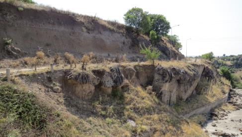 Harun OY SERAMİK BULUNTULAR Resim 3, Altıntaş Höyük. Makalede değerlendirmeye alınan seramik buluntular 31 adettir (Resim 4-9).