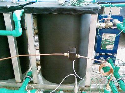 3.2.3. Sıcak Su Toplama Tankı Sıcak su toplama tankı, paslanmaz çelikten 70 lt olarak tasarlanmış ve imal edilmiştir (Şekil 3.9). Sıcak su toplama tankının boyu 55 cm ve çapı 40 cm dir.