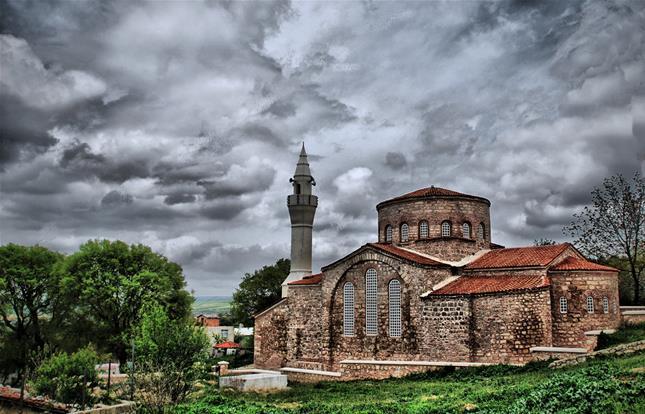 KÜÇÜK AYASOFYA GENEL BİLGİLER Küçük Ayasofya Camii, İstanbul'un Küçük Ayasofya semtindeki camiidir. Bizans (Doğu Roma) İmparatoru I.