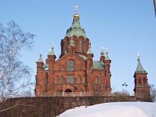 Helsinki'de günlük hayatının en büyük merkezlerinden biri olan pazar yeri, Senato Meydanı, Helsinki Katedrali gibi yerleri ziyaret ediyoruz.