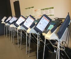 Elektronik seçim türleri: Optik kodlu oy pusularının oylama yerinde ya da