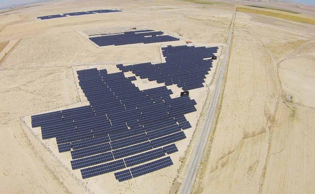 Projeler / Projects Uzunkuyu Güneş Enerji Santrali Uzunkuyu Solar Power Plant Yer : Uzunkuyu Çumra - Konya/TÜRKİYE Sözleşme Tariḣi : 09.05.16 Geçiċi Kabul Tarihi : 30.09.16 Montaj Tipi : Zemine Montaj Kurulu DC Güç : 10.