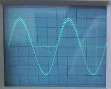 Şekil : Yarım dalga doğrultucu giriş ve çıkış sinyalinin görüntüsü (Resim ). 9- AC giriş çıkışta doğrultuldu mu?. 0- Çıkış geriliminin tepe değeri ne kadardır?