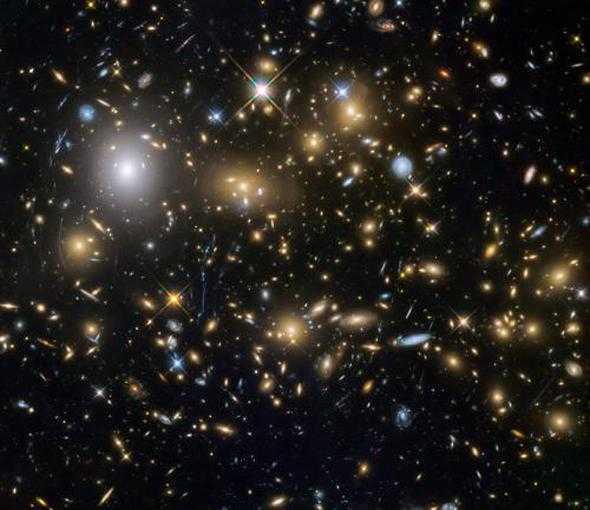 alacağı öngörülüyor. 2003 yılında Hubble Teleskobunun çektiği bu fotoğrafta 10.