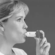 olacağınız kadar). TURBUHALER inizin içine nefes vermeyiniz. 5. Ağız parçasını dişlerinizin arasına yerleştiriniz. Dudaklarınızı kapatınız.