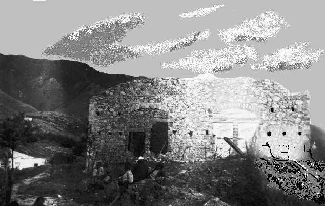 Shkolla fillore e fshatit në majë të Bregut, ndërtuar nga italianët më 1918 Foto e bërë nga Foto Ferrania në vitet 1944-1946 Pas riparimit të saj më 1946, një epokë e re filloi si kudo edhe në