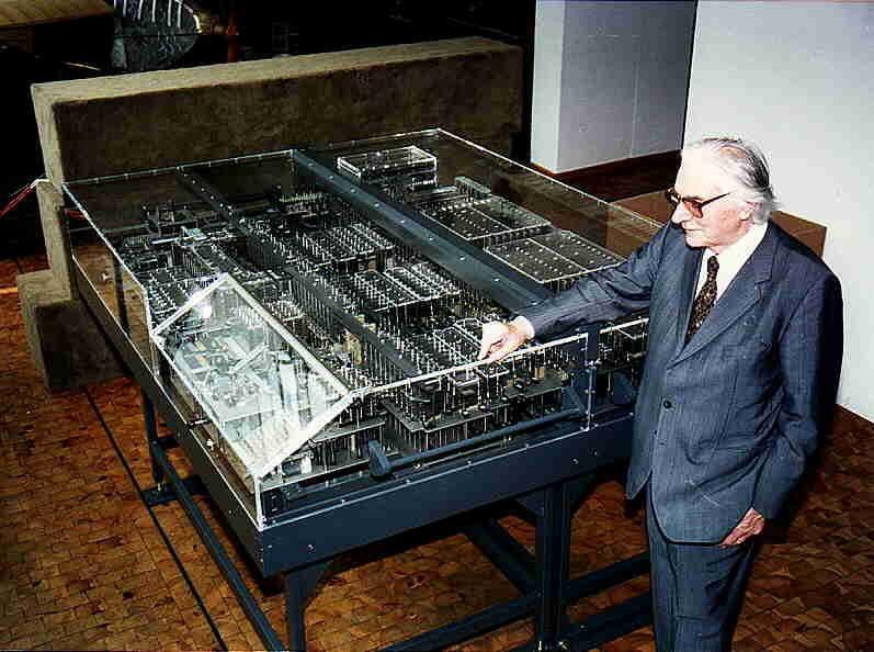 Z1 Konrad Zuse (1936) Elektromekanik delikli kart kontrollü, ilk serbest programlanabilir bilgisayar.