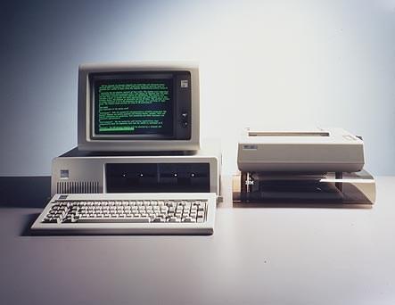 IBM PC MS-DOS - 1981 CP/M-86 mimarisinde MS-DOS işletim sistemi kullanan ilk PC De-facto standart