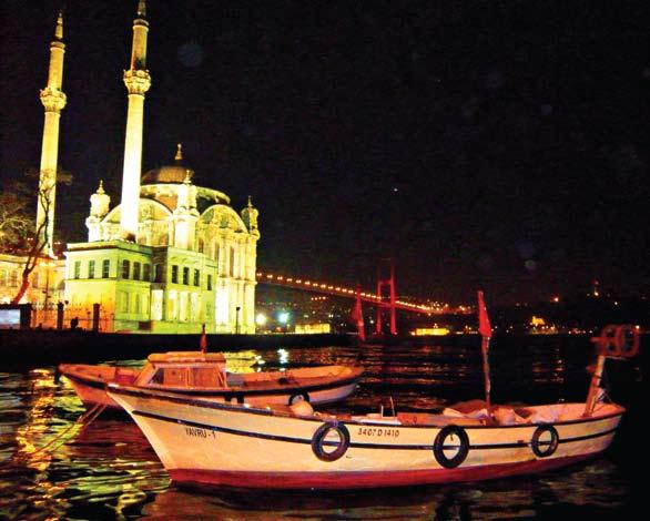 Voyage Aujourd hui la Turquie * numéro 52, Août 2009 11 Ortaköy, à la croisée des cultures C est en été que le quartier d Ortaköy dévoile tous ses atouts.