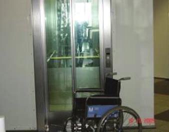 Engelliler için binalarda dikey taşımanın anlamı Asansörler Bina içinde dikey taşıma için en genel çözümdür.