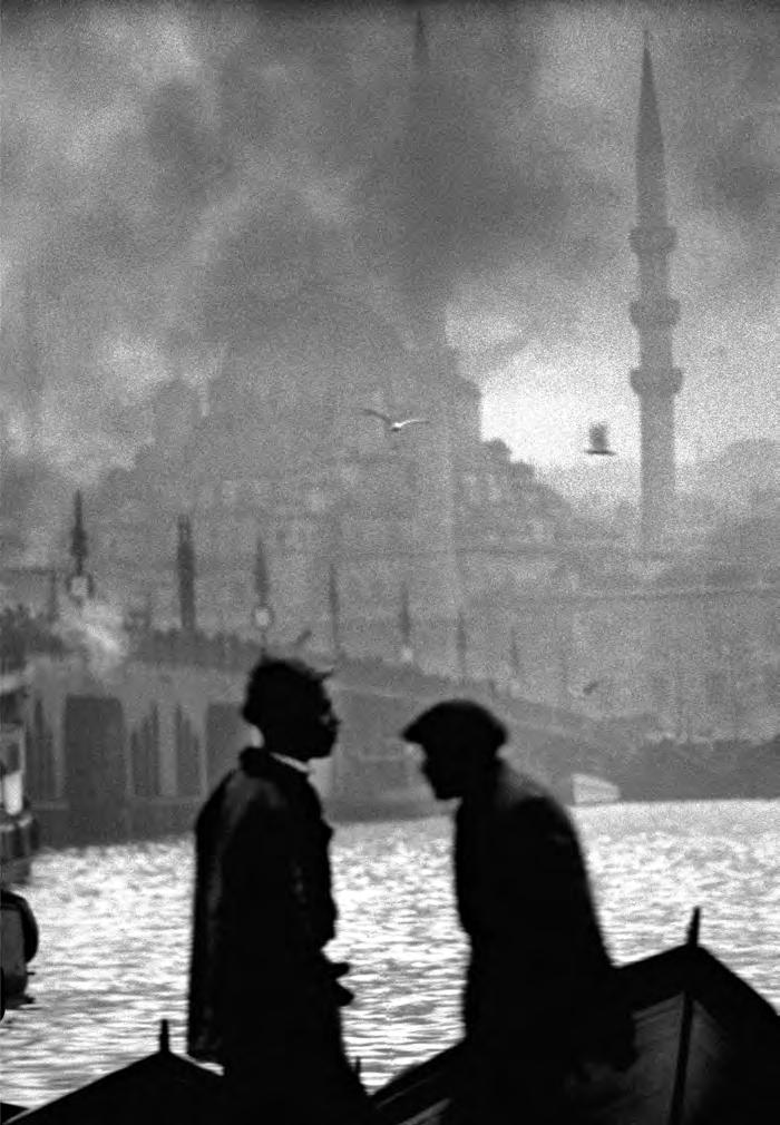 PUTOPIS Juraj Bubalo DODIR ORIJENTA S obzirom koliko je Istanbul i danas (nama) tradicionalan i egzotičan, izgleda nam nemoguće pojmiti za kakvim su to minulim čarima Istoka žalili stari sanjarski pu