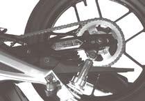 Zincir salınım boşluğu 15-25mm arasında olmalıdır, salınım boşluğu kontrolü için motosikletin vites konumunu boşa alın.