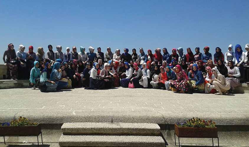 AKTIVITETE MEDRESANTET vizitojnë Shqipërinë 14 Medreseja Isa Beu - Paralelja e vajzave Gostivar udhëtoi në një ekskursion më 28.05.2015 në Shqipëri.