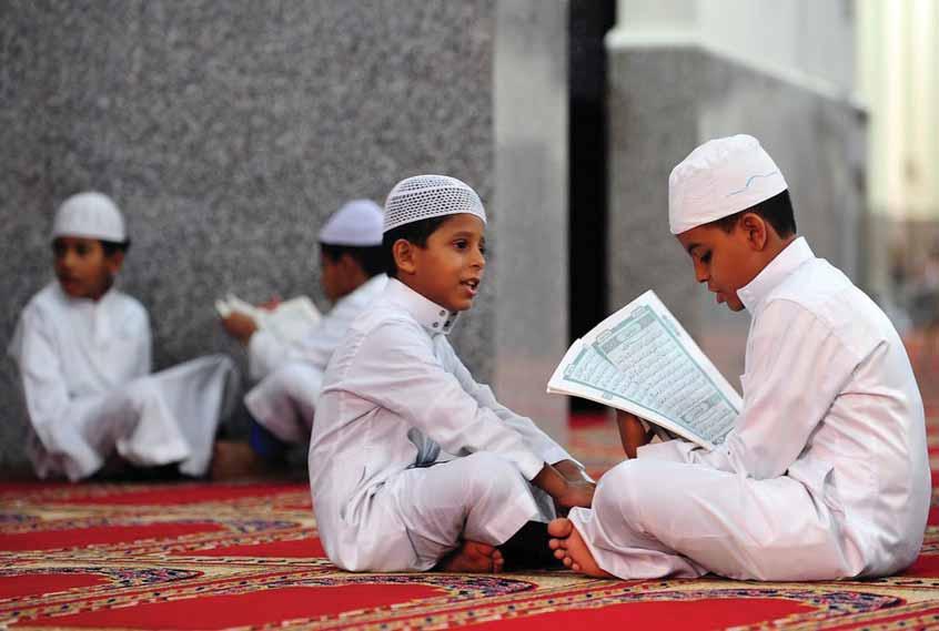 SFIDA RINORE Edukimi i të rinjve në Islam Edukimi i të rinjve, dallon varësisht prej vendit dhe ambientit ku jetojnë.