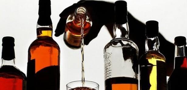 Alkol Kullanımı İlişkili * İlişkisiz ** Tüketilen alkol miktarı arttıkça artıyor Alkolik nöropati ile çok karışıyor