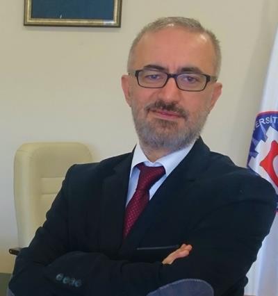 PROF. DR. ALİ ERDEMİR ÖZGEÇMİŞ 1971 de Konya da doğdu. 1994 yılında Selçuk Üniversitesi Diş Hekimliği Fakültesi nden mezun oldu.