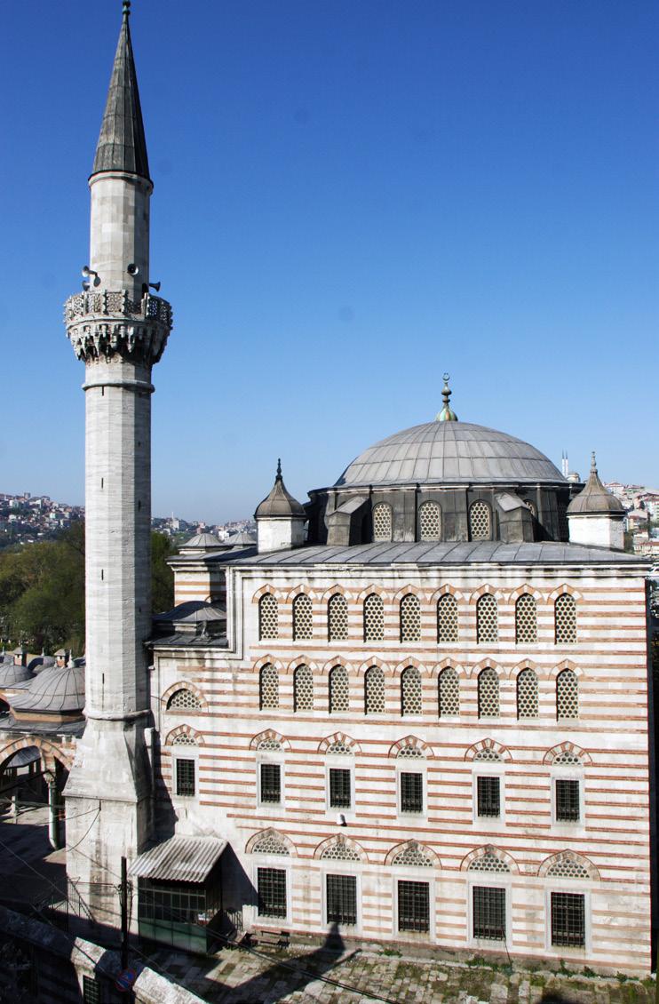 Eyüp Sultan Gezi Rehberi 14 ZAL MAHMUD PAŞA KÜLLİYESİ 2 Medreseli Cami. Zal Mahmud Paşa (1489 1588) Boşnak asıllı olup Beylerbeyliği vazifesinde bulunmuştur. Sultan 2.